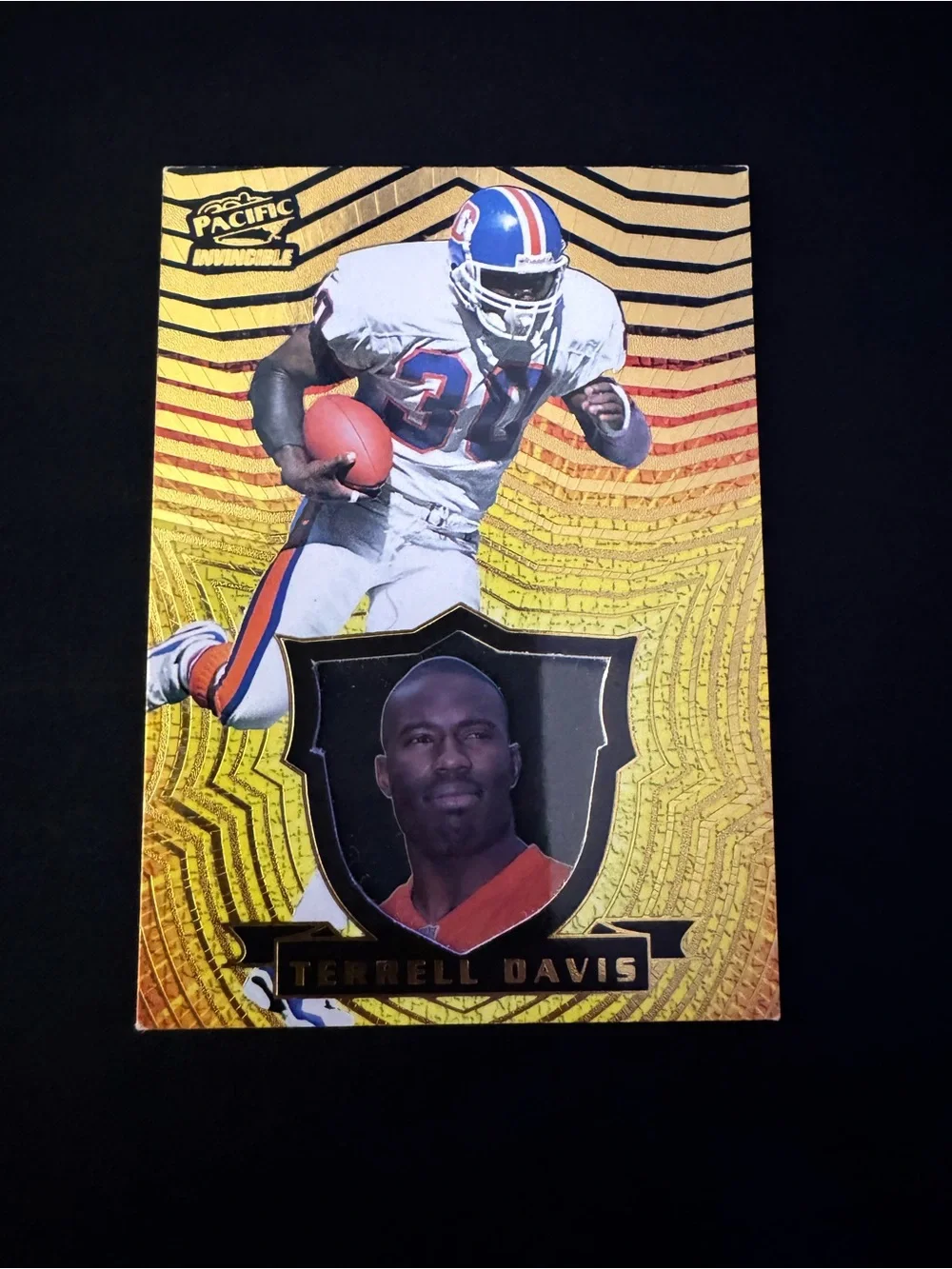 Pacific 1997 Invincible Terrell Davis #43 Denver Broncos Insert Football Card